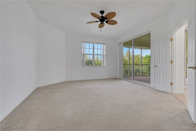 4863 Hampshire CT 207, Naples, FL 34112