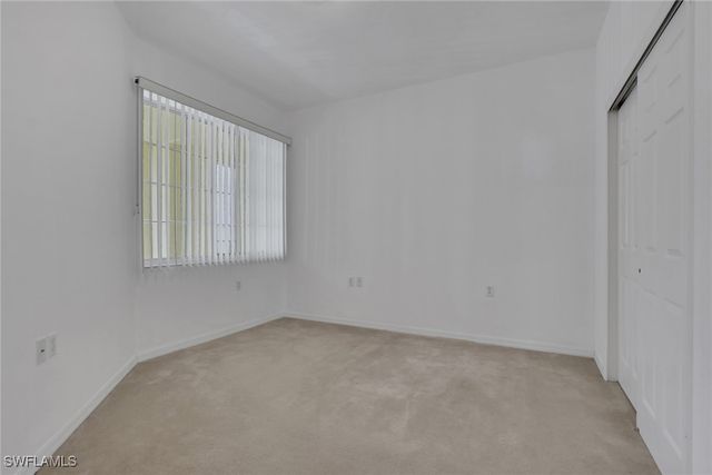 4863 Hampshire CT 207, Naples, FL 34112