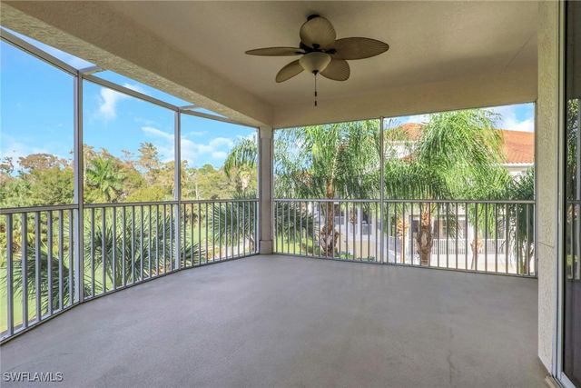 4863 Hampshire CT 207, Naples, FL 34112