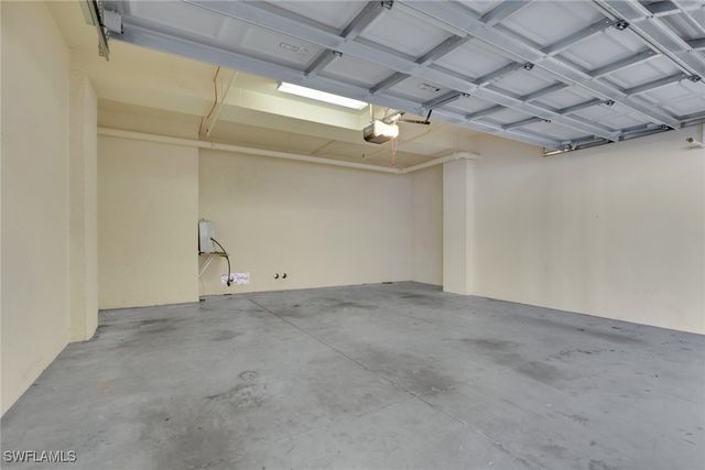 4863 Hampshire CT 207, Naples, FL 34112