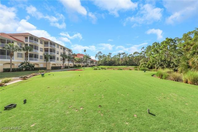 4863 Hampshire CT 207, Naples, FL 34112