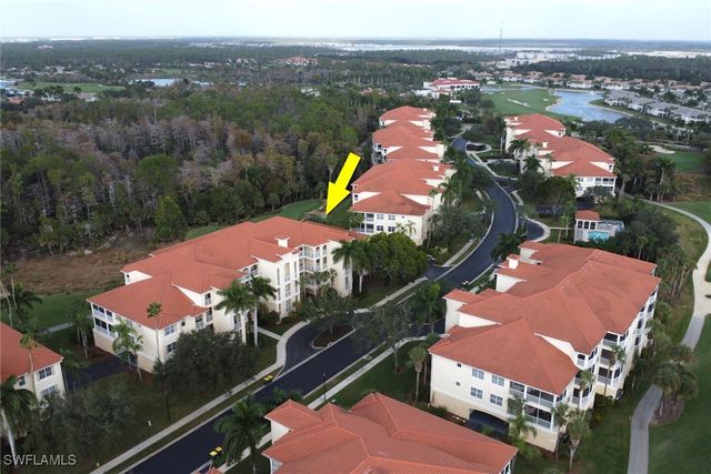 4863 Hampshire CT 207, Naples, FL 34112