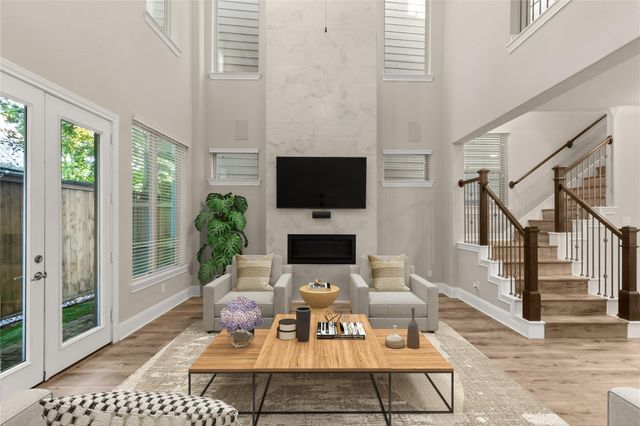 1002 Shepherd Oaks Drive, Houston, TX 77018