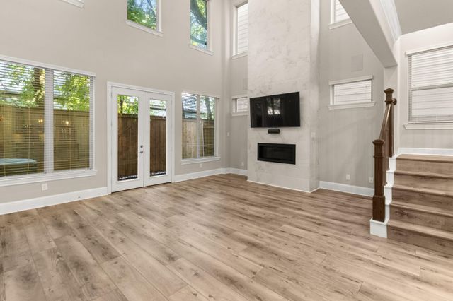 1002 Shepherd Oaks Drive, Houston, TX 77018