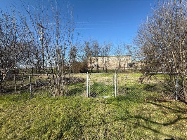 106 W Jeter Street, Mabank, TX 75147