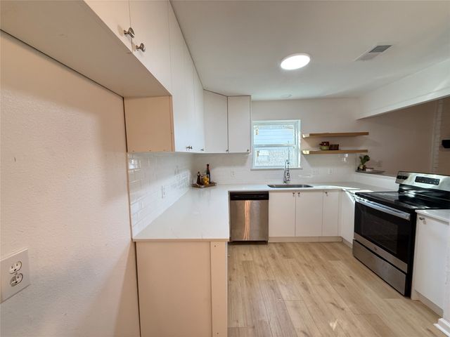 106 W Jeter Street, Mabank, TX 75147
