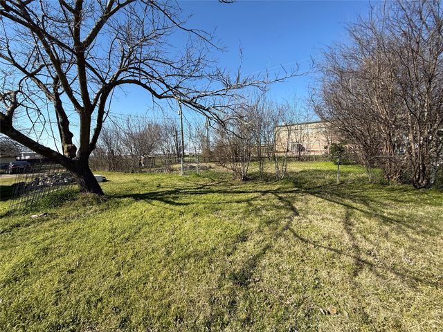 106 W Jeter Street, Mabank, TX 75147