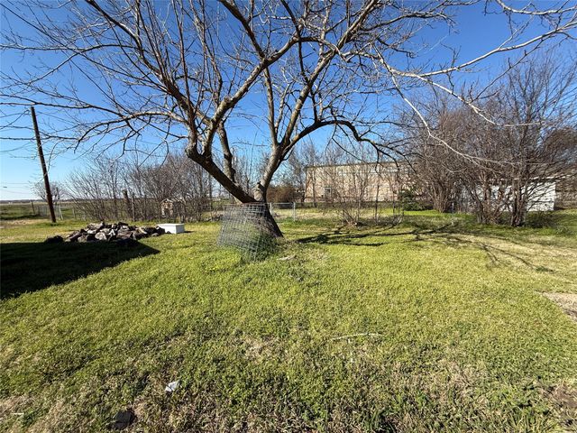 106 W Jeter Street, Mabank, TX 75147