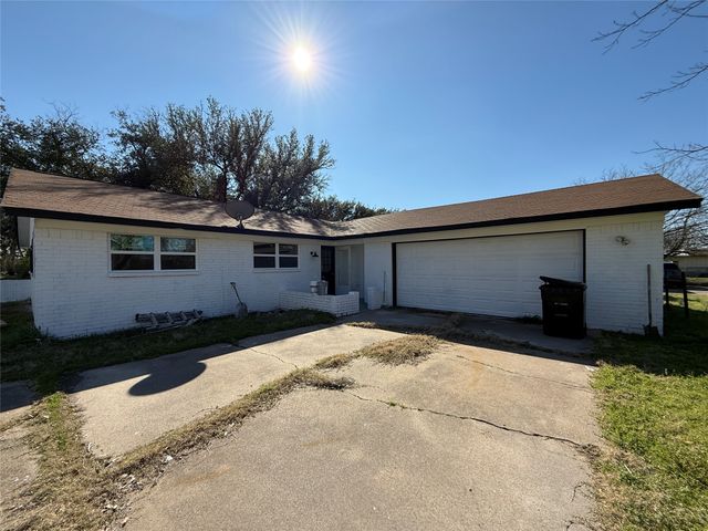 106 W Jeter Street, Mabank, TX 75147
