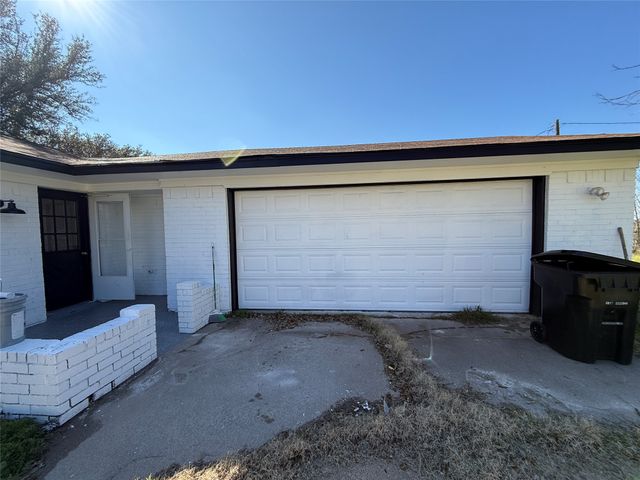 106 W Jeter Street, Mabank, TX 75147