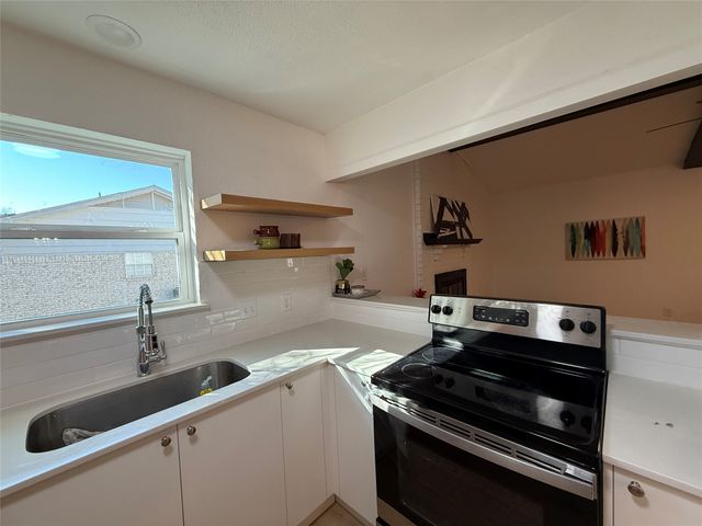 106 W Jeter Street, Mabank, TX 75147