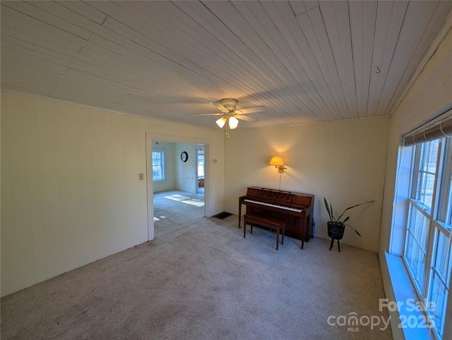 2507 Norwood Street SW, Lenoir, NC 28645