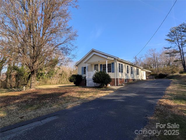 2507 Norwood Street SW, Lenoir, NC 28645