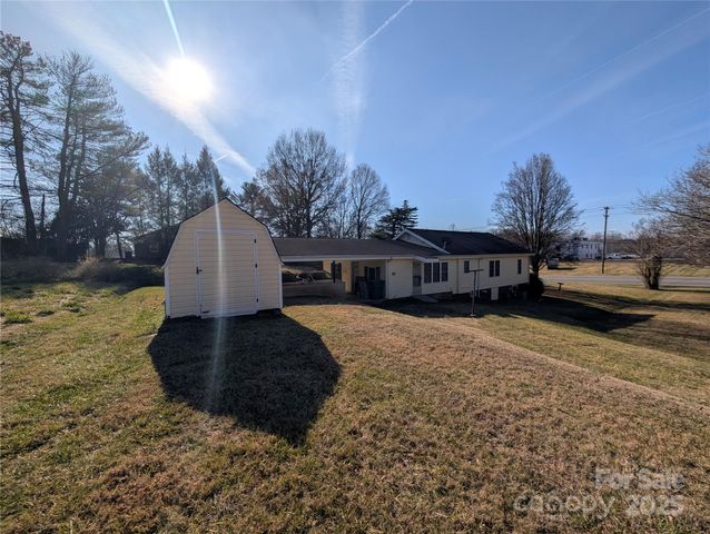 2507 Norwood Street SW, Lenoir, NC 28645