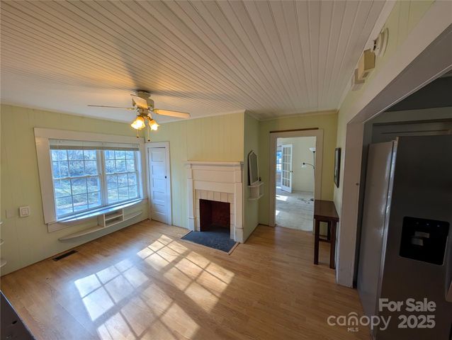 2507 Norwood Street SW, Lenoir, NC 28645