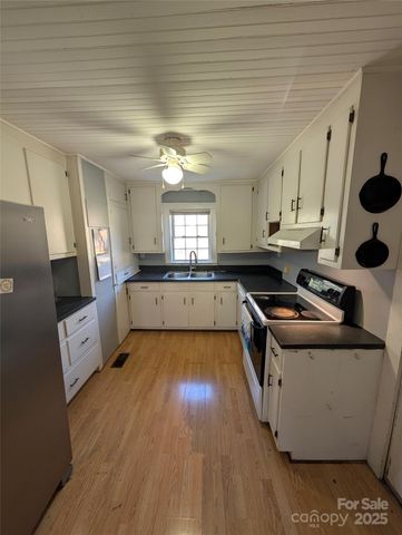 2507 Norwood Street SW, Lenoir, NC 28645