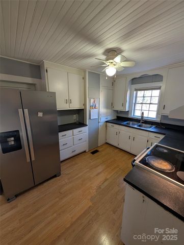 2507 Norwood Street SW, Lenoir, NC 28645