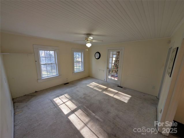 2507 Norwood Street SW, Lenoir, NC 28645