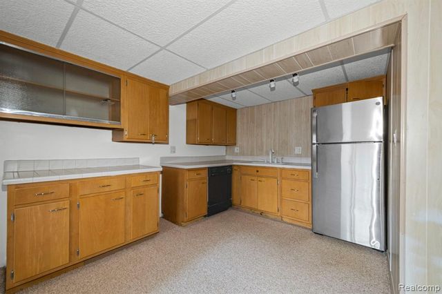 20085 Wedgewood Drive, Grosse Pointe Woods, MI 48236
