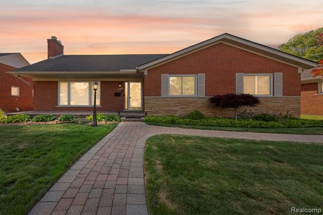 20085 Wedgewood Drive, Grosse Pointe Woods, MI 48236