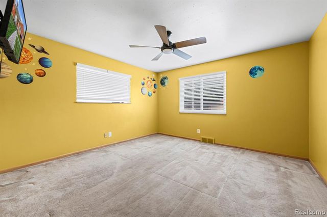 20085 Wedgewood Drive, Grosse Pointe Woods, MI 48236