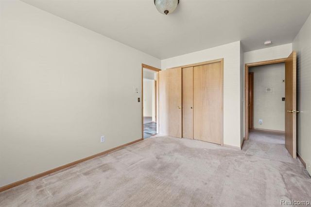 20085 Wedgewood Drive, Grosse Pointe Woods, MI 48236