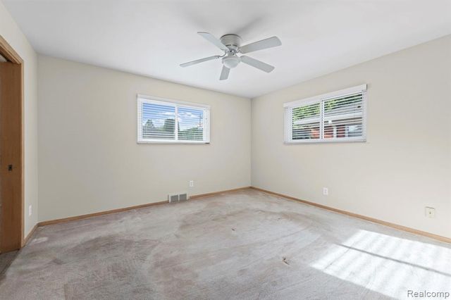 20085 Wedgewood Drive, Grosse Pointe Woods, MI 48236