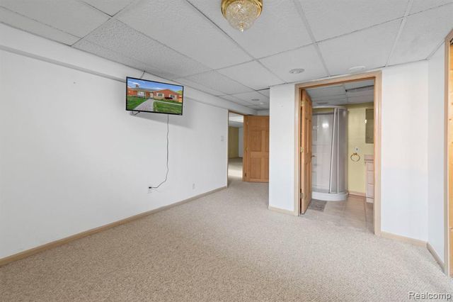 20085 Wedgewood Drive, Grosse Pointe Woods, MI 48236