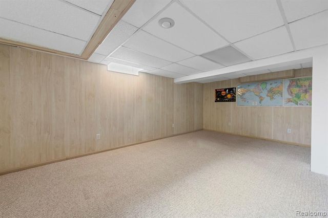 20085 Wedgewood Drive, Grosse Pointe Woods, MI 48236