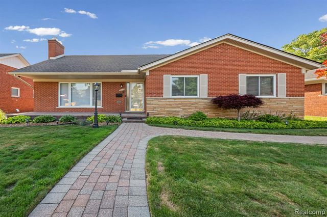 20085 Wedgewood Drive, Grosse Pointe Woods, MI 48236