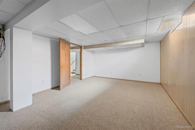 20085 Wedgewood Drive, Grosse Pointe Woods, MI 48236