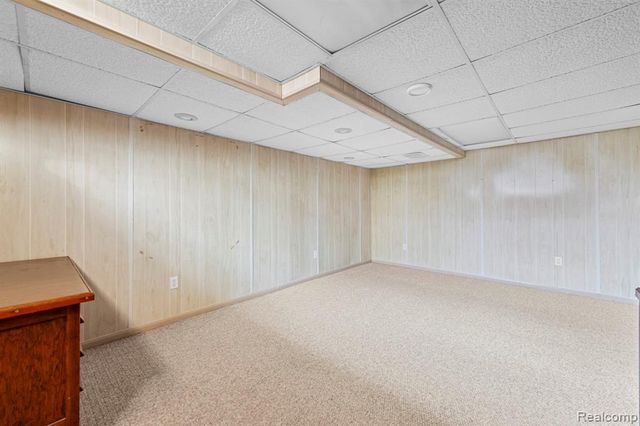 20085 Wedgewood Drive, Grosse Pointe Woods, MI 48236