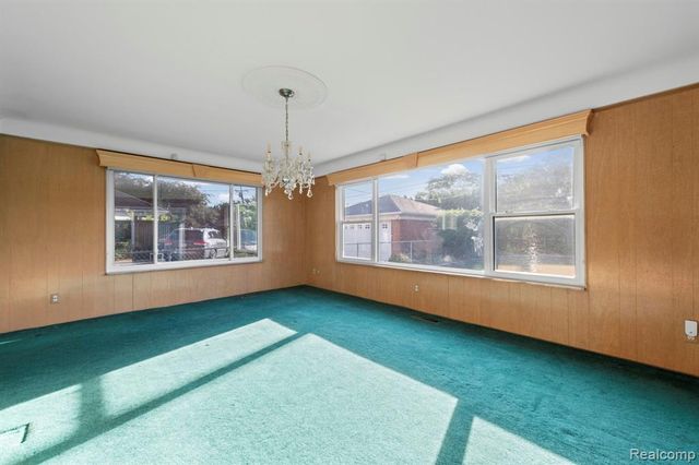 20085 Wedgewood Drive, Grosse Pointe Woods, MI 48236