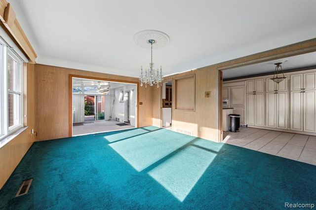 20085 Wedgewood Drive, Grosse Pointe Woods, MI 48236