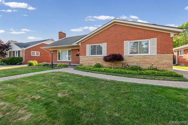 20085 Wedgewood Drive, Grosse Pointe Woods, MI 48236