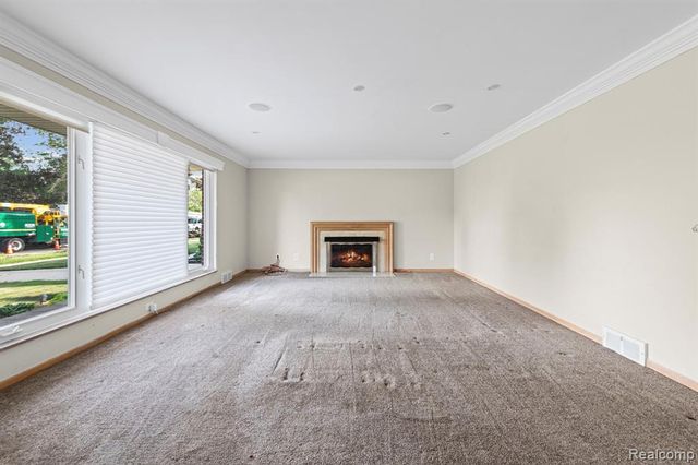 20085 Wedgewood Drive, Grosse Pointe Woods, MI 48236