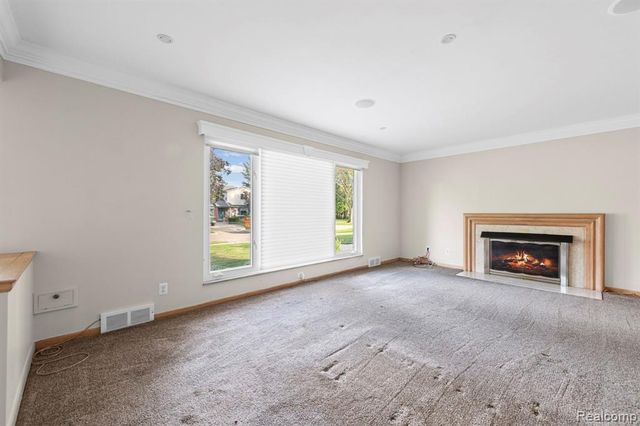 20085 Wedgewood Drive, Grosse Pointe Woods, MI 48236