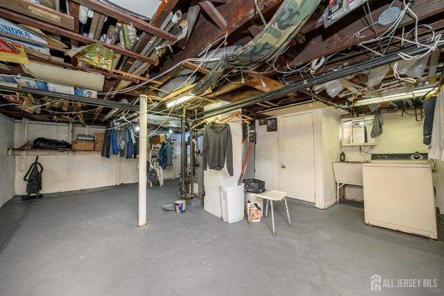 862 Gibbons Court, Elizabeth, NJ 07202