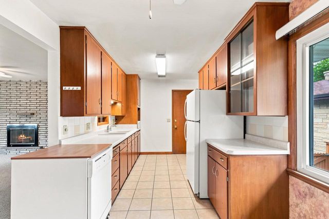 2834 Commercial Avenue, Madison, WI 53704