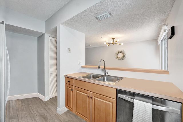 173 Riviera Circle, Weston, FL 33326