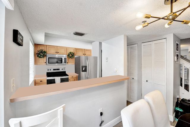 173 Riviera Circle, Weston, FL 33326
