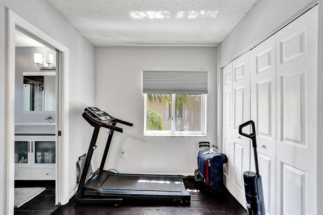 173 Riviera Circle, Weston, FL 33326