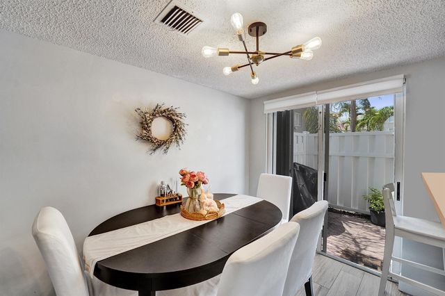 173 Riviera Circle, Weston, FL 33326