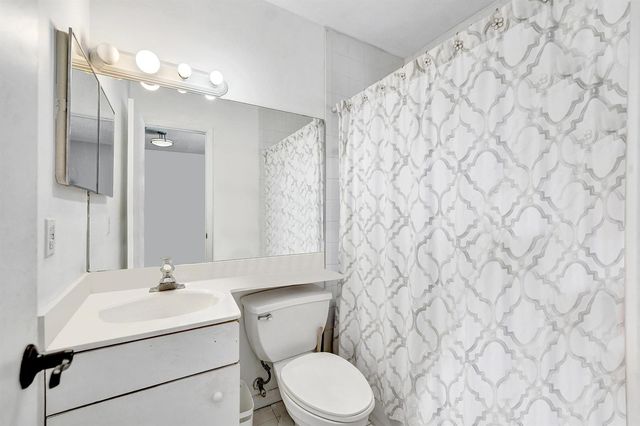 173 Riviera Circle, Weston, FL 33326