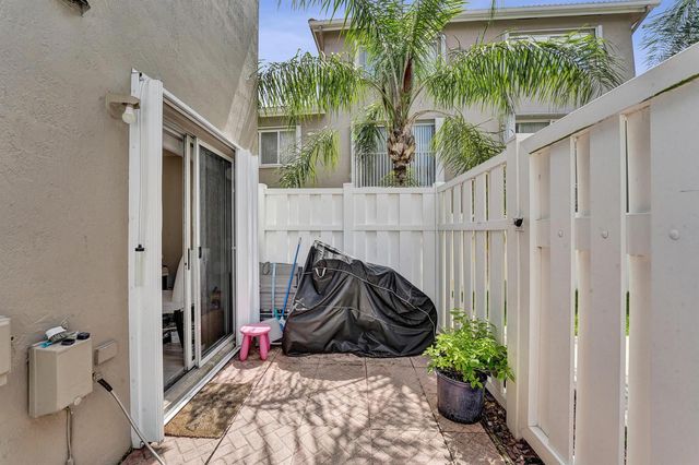 173 Riviera Circle, Weston, FL 33326