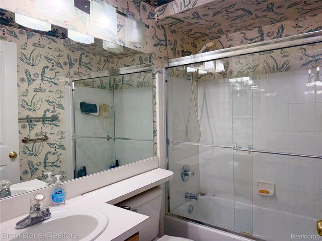 41021 Glenleven Court, Clinton Charter Township, MI 48038