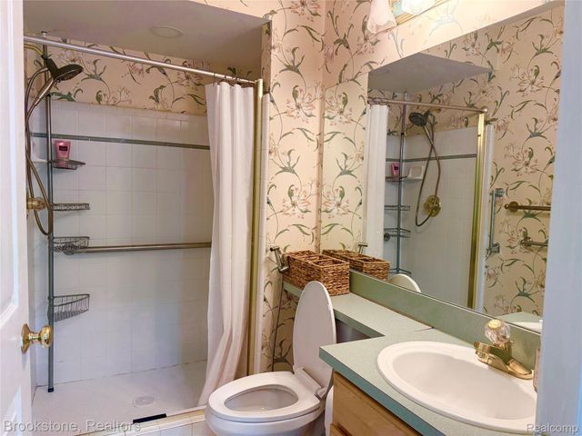 41021 Glenleven Court, Clinton Charter Township, MI 48038