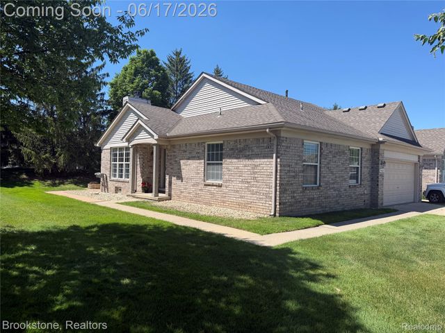 41021 Glenleven Court, Clinton Charter Township, MI 48038