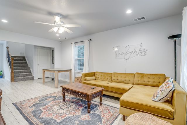 5624 Donnelly Avenue, Fort Worth, TX 76107