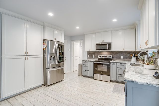 5624 Donnelly Avenue, Fort Worth, TX 76107